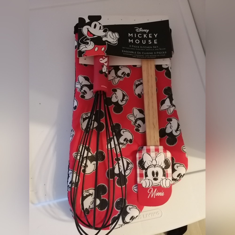 Disney Black and Red Quilted Oven Mitt
